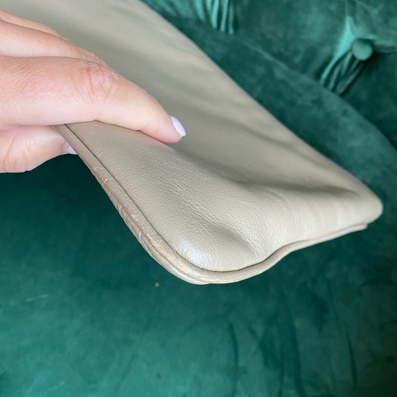 Authentic Vintage lambskin Christian Dior beige leather clutch - Picture 6 of 12